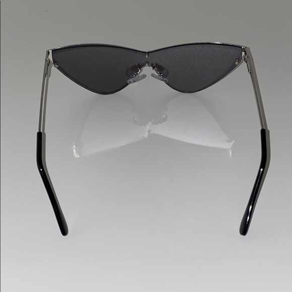 F21 | Cat eye sunglasses - Picture 2 of 4